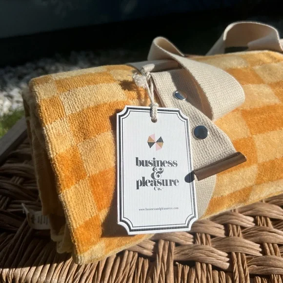 💛🧡business & pleasure co. Beach Blanket-Towel - umbrella 🐚Brand New 🐚 - Picture 5 of 8